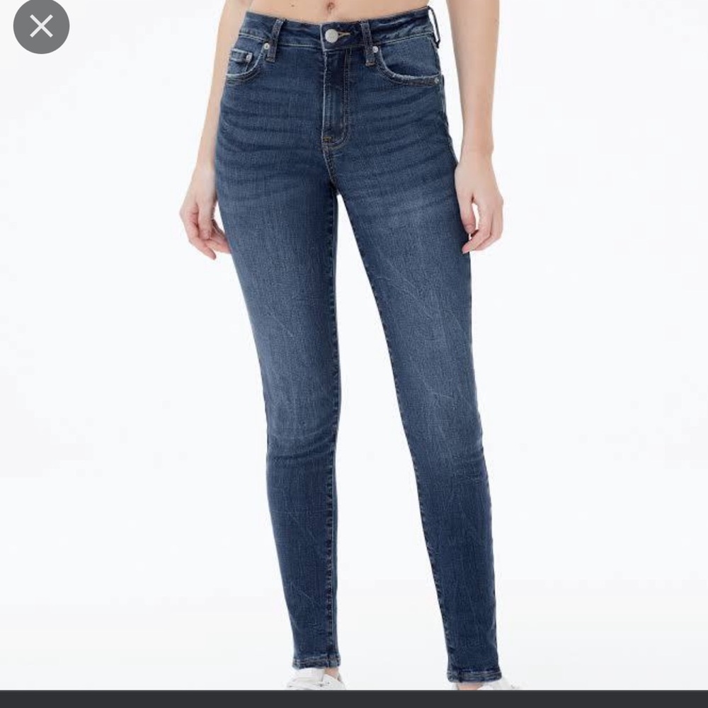 Womens Aeropostale Jean jeggings. Medium wash. Size 6L
